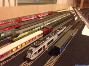Gare cachée à l'échelle N: avec les trains!