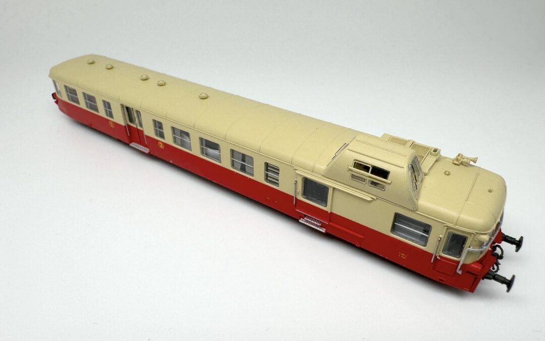 SNCF “Picasso” (X3800) railcar: a great N scale model